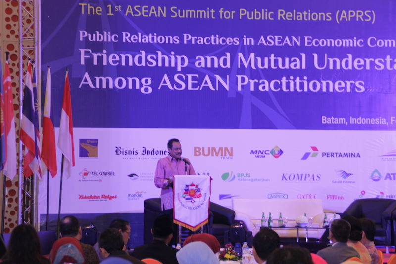 Mayor of Batam, Mr. Ahmad Dahlan is opening the APRS by delivering a welcome speech